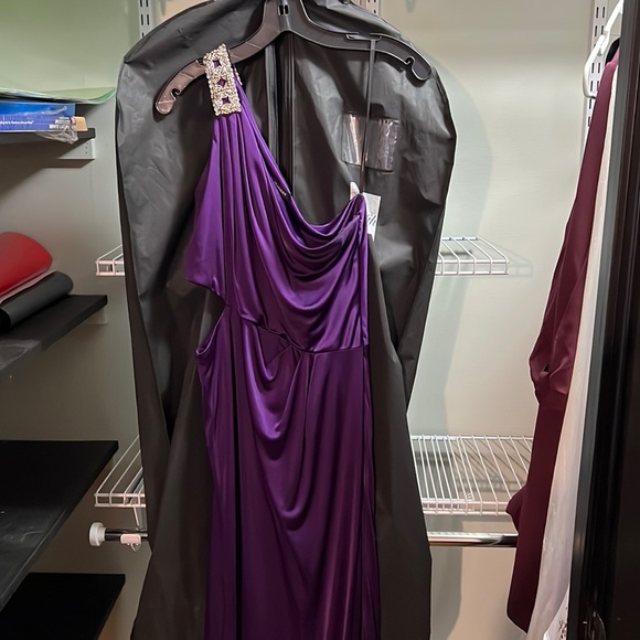 One Shoulder Purple Gown - Picture 1 of 4